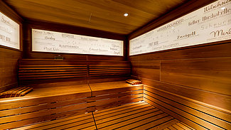 Bio-Sauna mit Holzbänken 