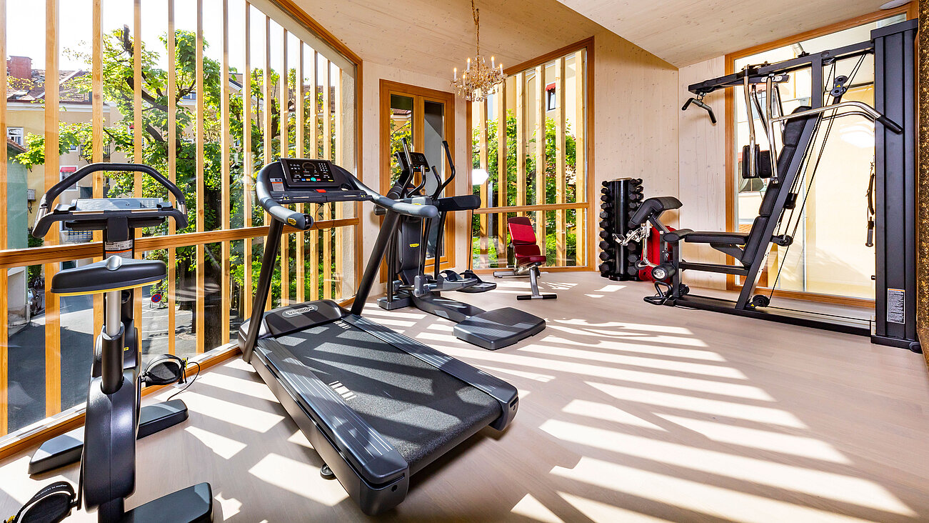 Fitnessraum | Parkhotel Graz Fitnessraum mit Ausdauer- und Workout-Geräten