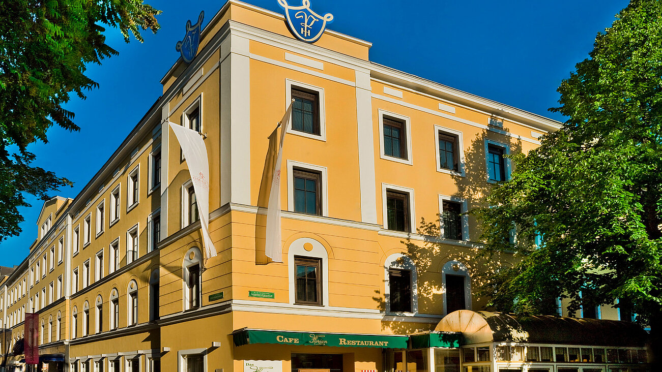 Parkhotel Graz Parkhotel Außenansicht im Sommer