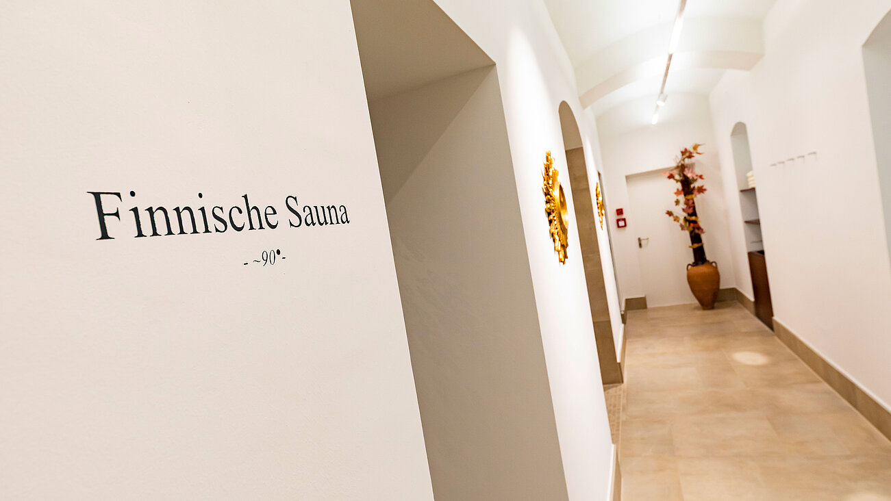 Finnische Sauna | Wellness & Spa im Parkhotel Graz Eingang zur Finnischen Sauna