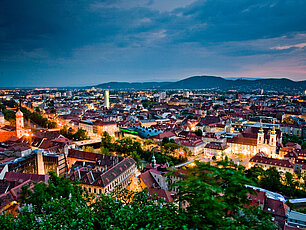 Stadtblick über Graz bei Nacht