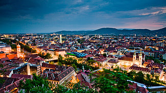 Stadtblick über Graz bei Nacht