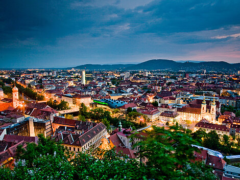 Stadtblick über Graz bei Nacht