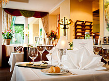 Tisch im Restaurant Florian beim romantischen Abendessen