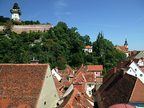 Blick auf den Schlossberg in Graz