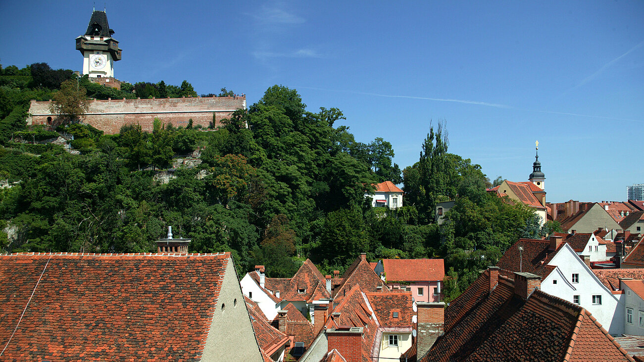 Blick auf den Schlossberg in Graz